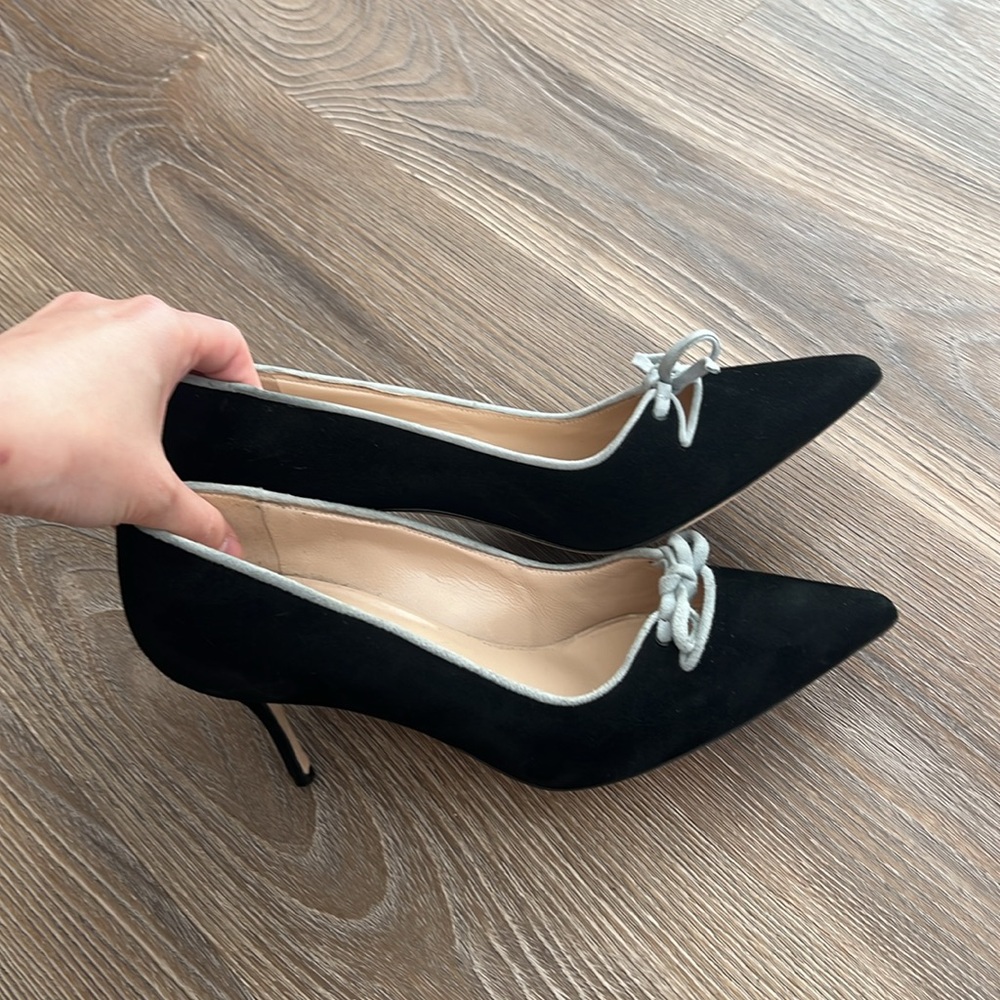 New manolo blahnik black suede ribbon detail 3” pumps - Picture 3 of 6
